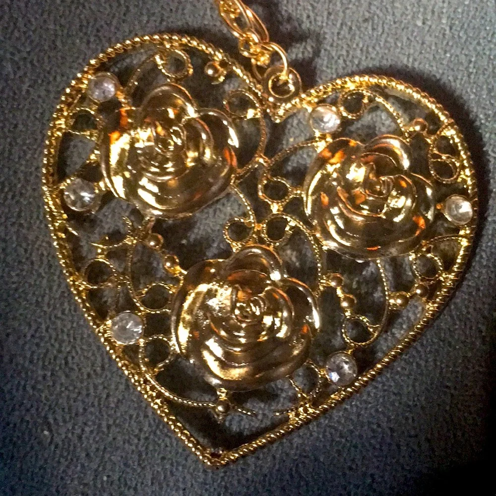 *NOT REAL GOLD OR SILVER* Golden Heart Rose Necklace With Silver Dots - Picture 2 of 3